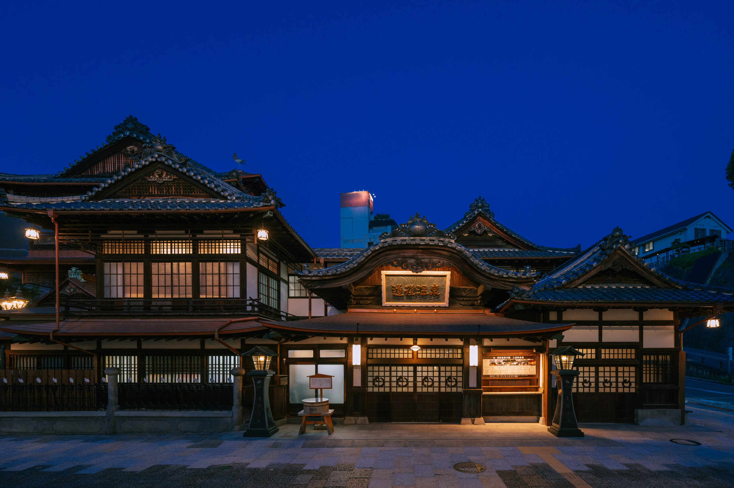 四国（香川・徳島・愛媛・高知）2〜3日観光コース（公共交通利用・1日9:00〜18:00目安）