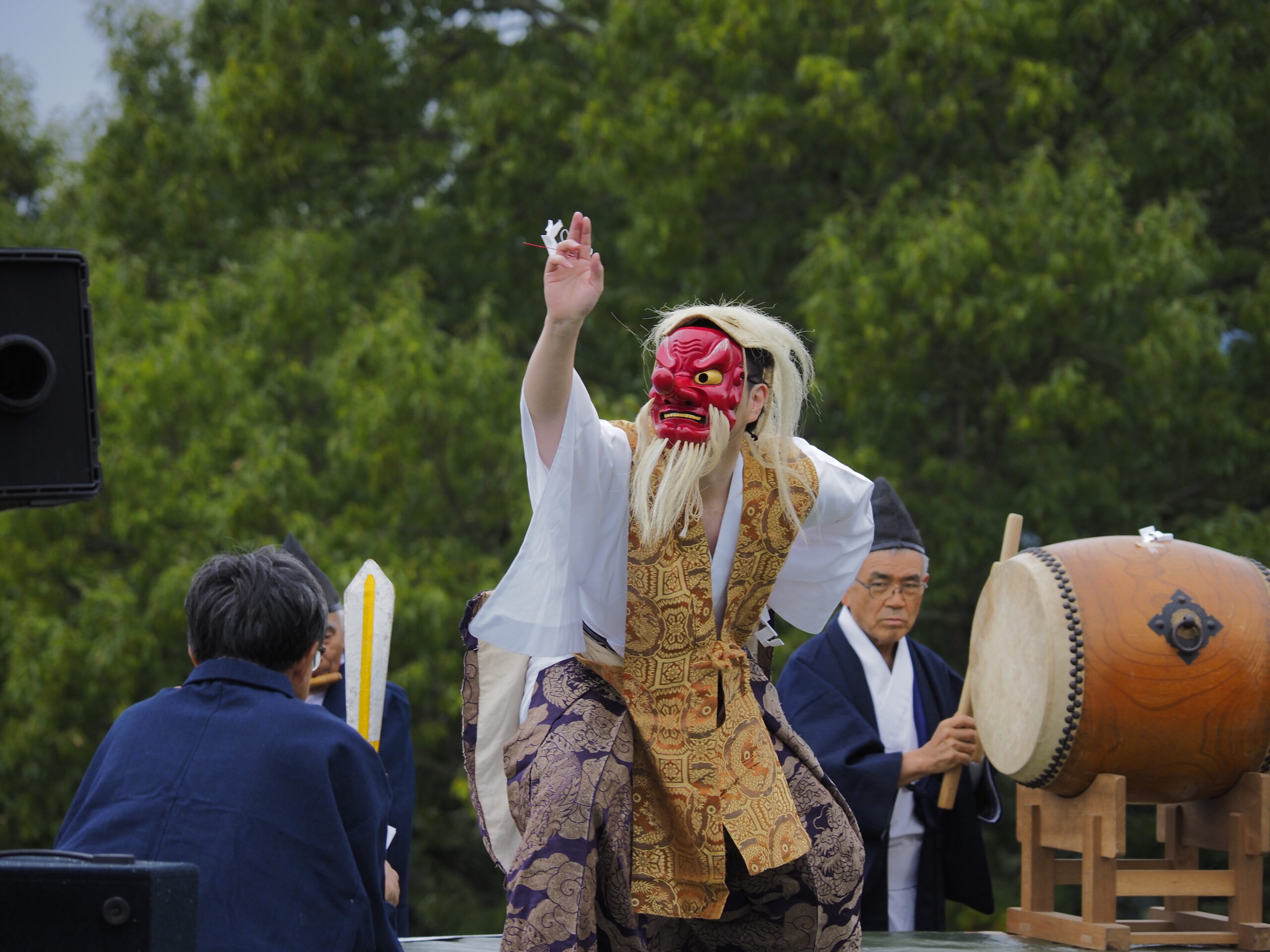 縄文遺跡で世界の音楽、踊り、食を楽しむ